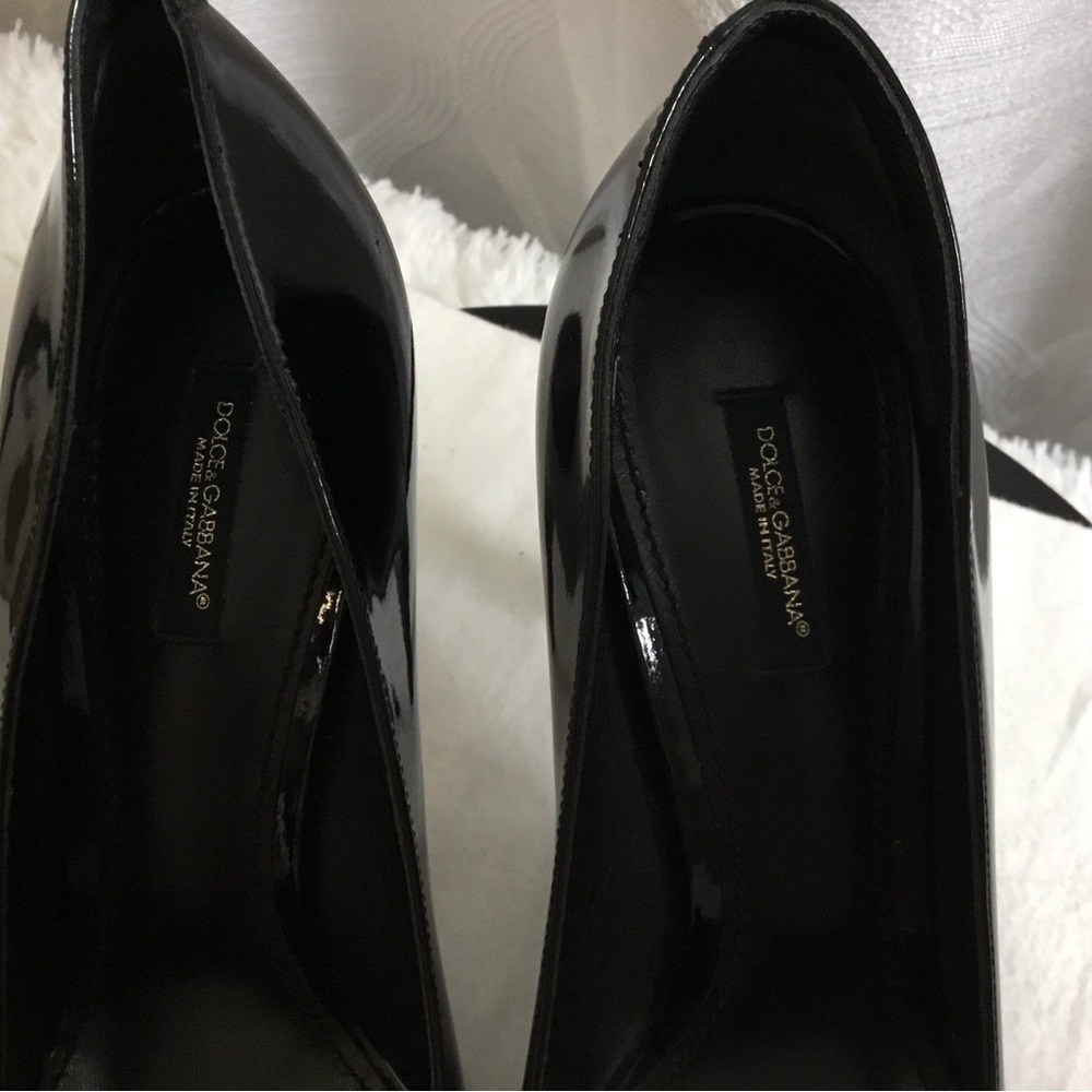 Dolce & Gabbana Black Patent Pointed-Toe Pumps - Picture 5 of 10